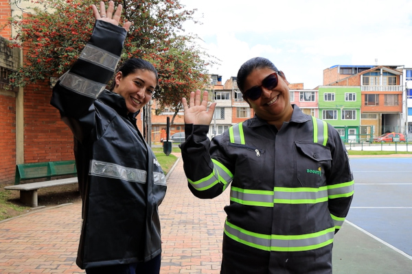 Overol e impermeable, recicladores de oficio Bogotá.