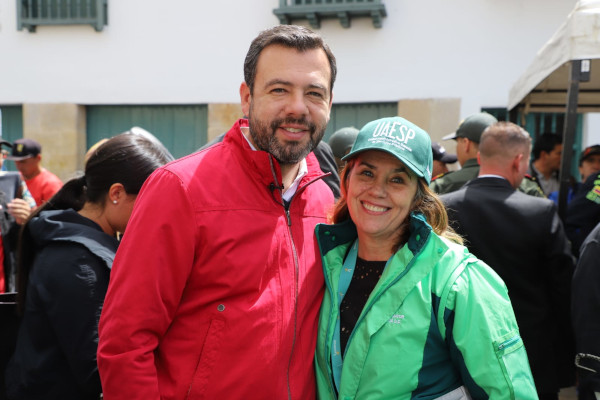 Directora UAESP y el Alcalde Mayor de Bogotá.