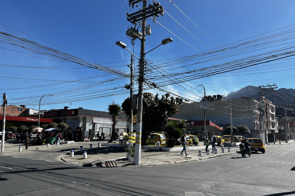 Calle 50 con Carrera 17 del barrio Quesada libre de residuos.