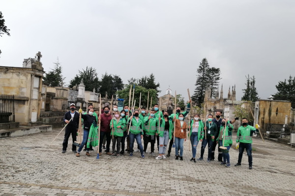 Jornada de limpieza y embellecimiento de la zona histórica del Cementerio Central.