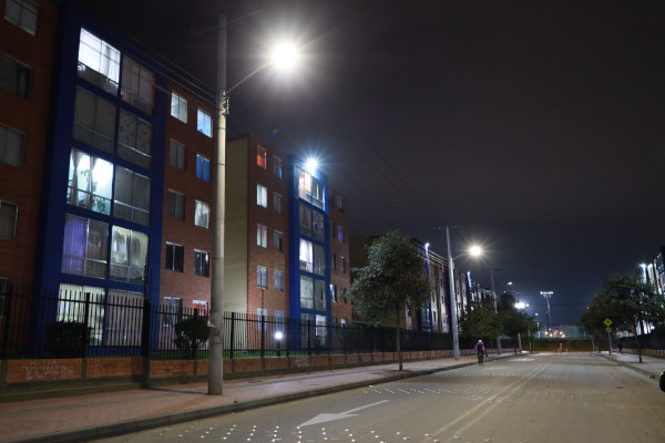 Ciudadela Cafam II de la localidad de Suba con luminarias nuevas.