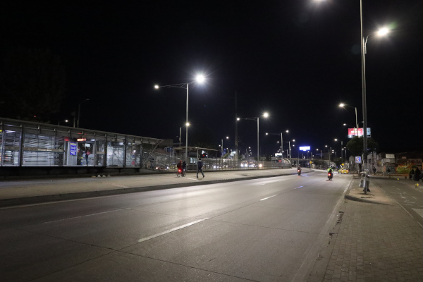 Imagen de la Autopista Sur con Carrera 77A, límites con el municipio de Soacha. En este sector se realizó cambios y modernización en el sistema de alumbrado público en los sectores de Bosa Estación y Primavera en Ciudad Bolívar. 