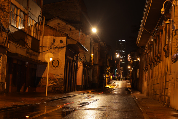 Carrara 9 con Calle Octava en inmediaciones al Palacio de Nariño, tras la intervención de la UAESP y Enel Colombia. En este punto se repararon más de 5 luminarias que registraban fallas. 