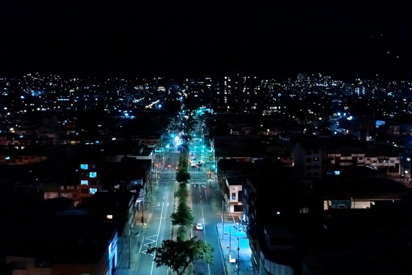 Imagen aérea del nuevo alumbrado público de la Avenida Chile con Carrera 21 en la localidad de Barrios Unidos.