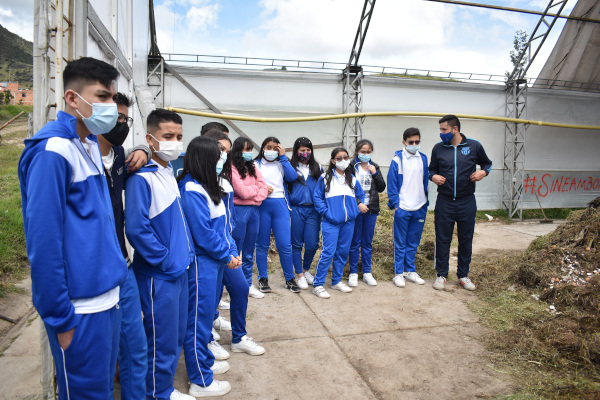 Estudiantes de Ciudad Bolívar aprenden a aprovechar residuos orgánicos
