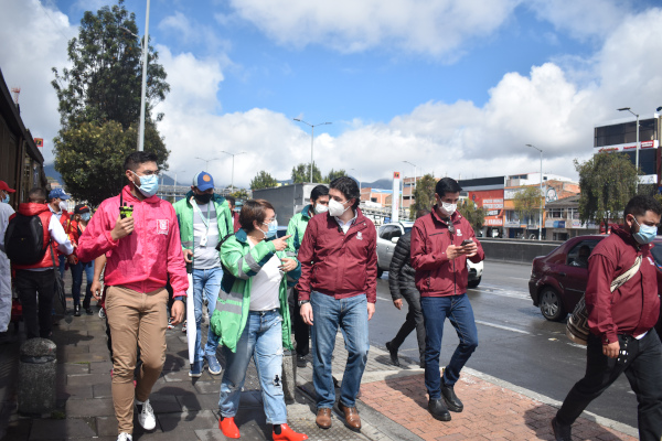 Directora de la UAESP y Secretario de Seguridad recorrieron Puente Aranda