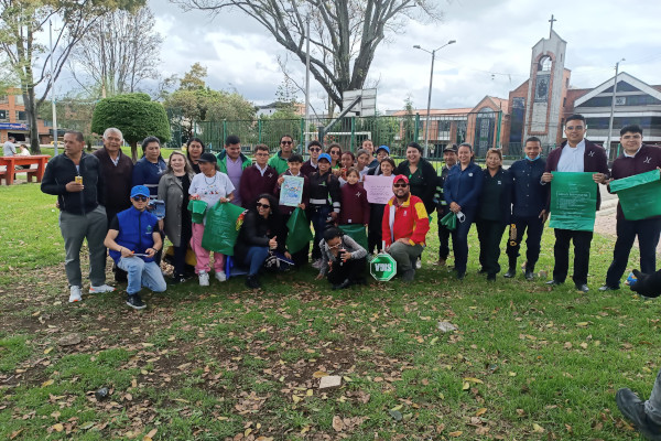 Participantes en la jornada de sensibilización sobre separación de residuos.