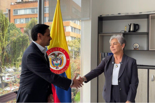Directivos CRA y UAESP se dan la mano