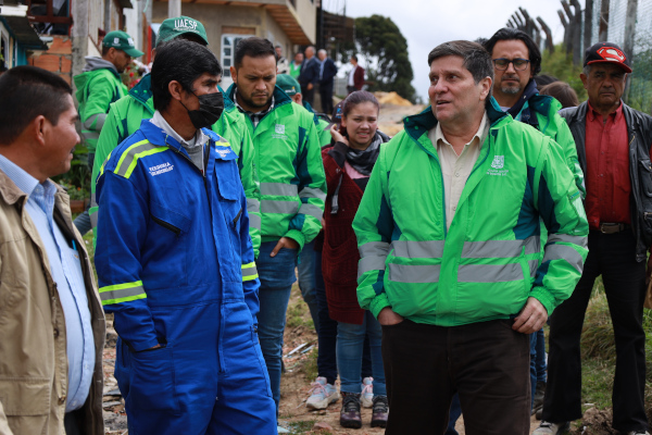 El director Juan Carlos López recorrió la zona de influencia del Parque de Innovación Doña Juana con la comunidad.    