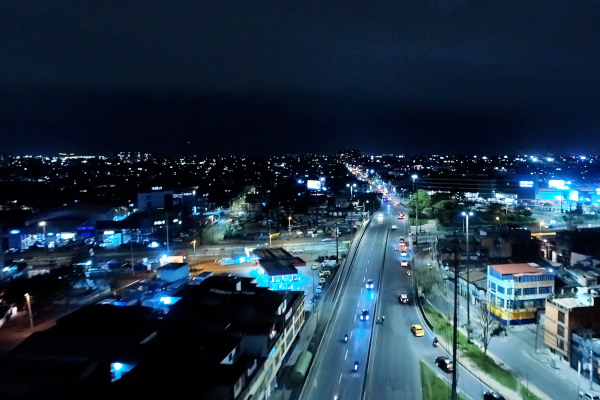 Imagen aérea de la Calle 68 con Carrera 67 y el nuevo alumbrado público led.