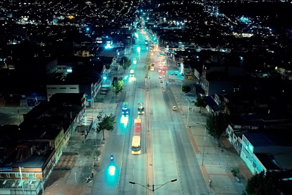 Imagen aérea del nuevo alumbrado público de la Carrera Décima con Calle 20 sur. 