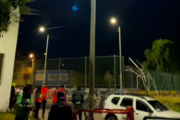 Imagen del nuevo alumbrado público led en el Parque La Luna del barrio San Benito en Tunjuelito.