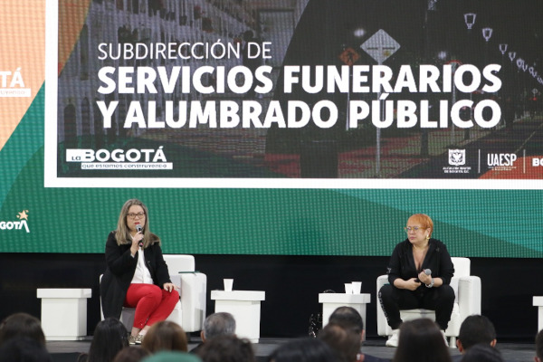 Directora de la UAESP, Luz Amanda Camacho y Subdirectora de Alumbrado Público, Ingrid Ramírez en rendición de cuentas.