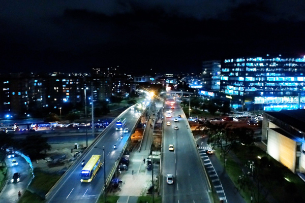 Imagen aérea del puente vehicular de la Avenida La Esperanza con Carrera 68.