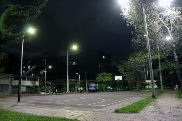 El Parque Santa Bárbara ahora cuenta con alumbrado led