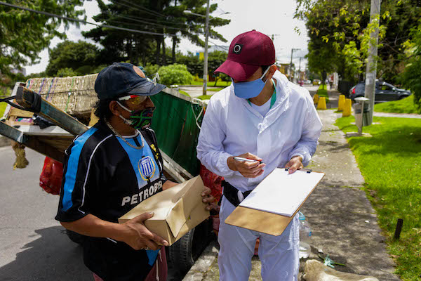 Recicladores de Bogotá continúan recibiendo kits de bioseguridad