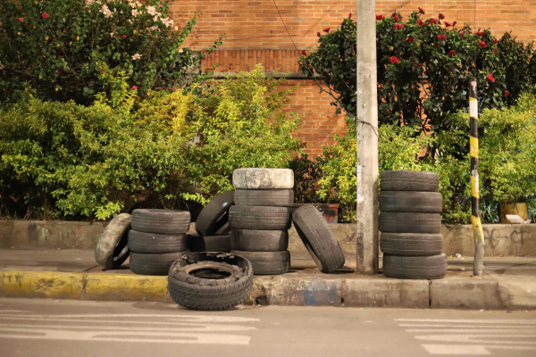 Llantas recogidas en las calles de la ciudad.