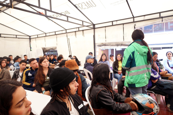 Estudiantes de la Universidad Distrital Francisco José de Caldas, participando en el Laboratorio de Ideas.