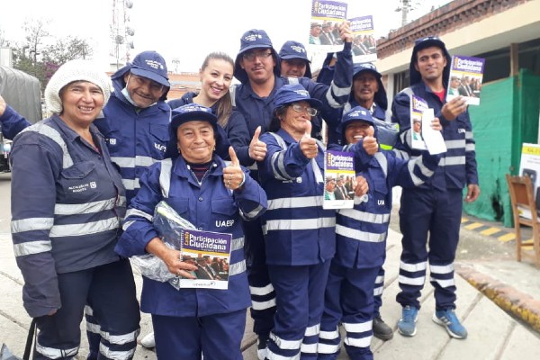 Entrega de uniformes en La Alquería