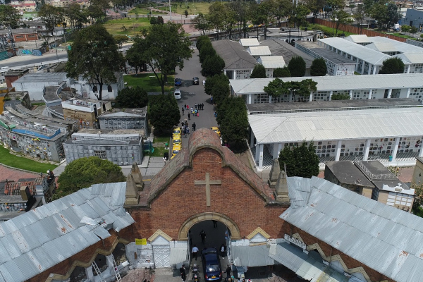 Avanzan obras de renovación de fachada y edificio de locales comerciales en el Cementerio del Sur