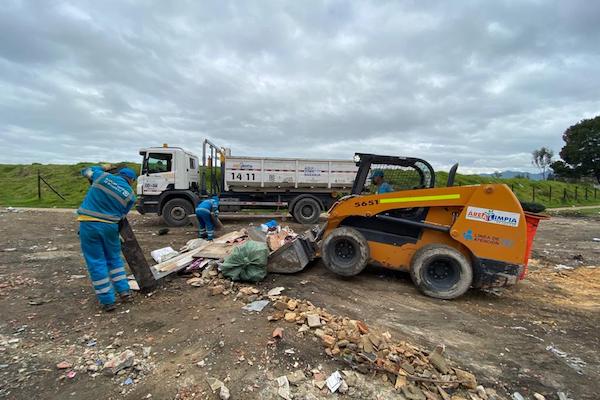 Jornada de limpieza en la ronda del río Bogotá 