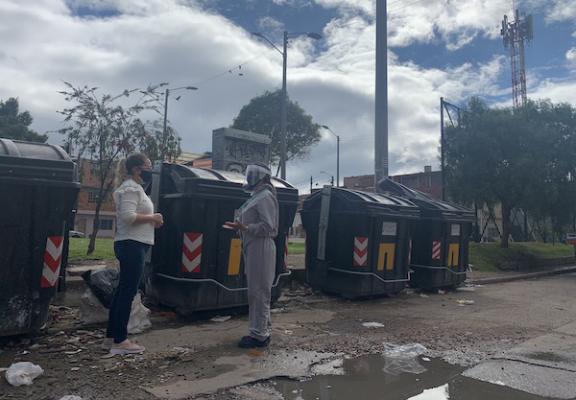 La UAESP realiza pedagogía sobre el uso adecuado de contenedores en la ciudad