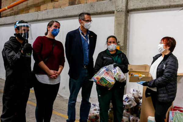 Embajador de Alemania entregó kits de bioseguridad y mercados a recicladores de oficio en Bogotá