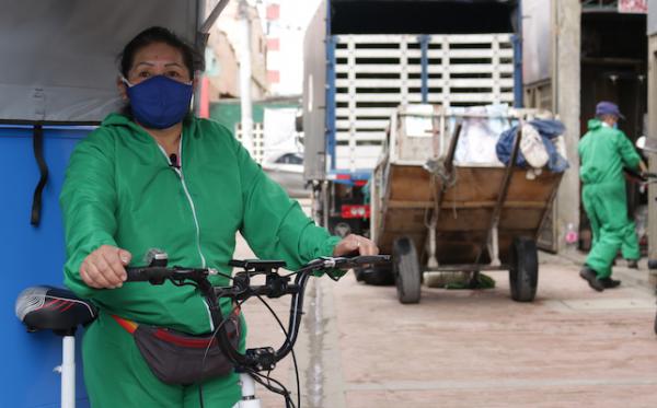 Recicladores de Bosa y Ciudad Bolívar reciben triciclos eléctricos para desarrollar su labor