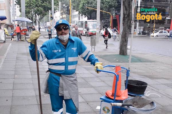 Quienes barren la ciudad caminan más de 14 kilómetros cada día