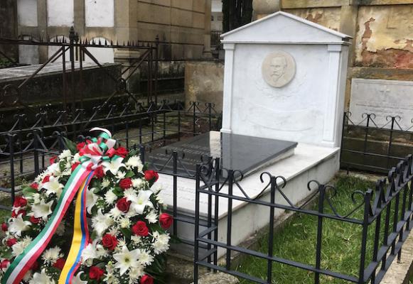 Restauran tumba de músico italiano Oreste Sindici en Cementerio Central