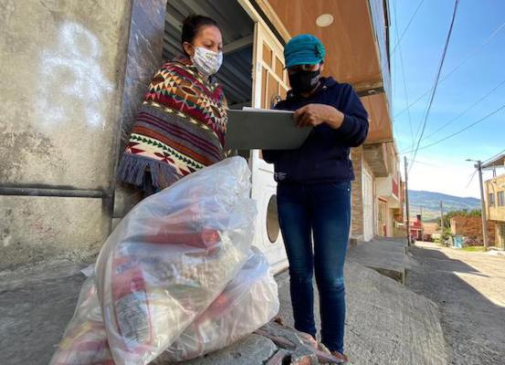 Diez mil mercados fueron entregados a las familias vecinas de Doña Juana