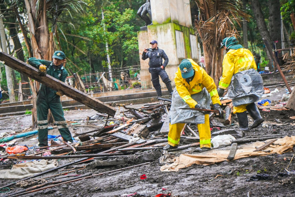 La UAESP adelanta operativo especial de limpieza para recuperar  el Parque Nacional de Bogotá