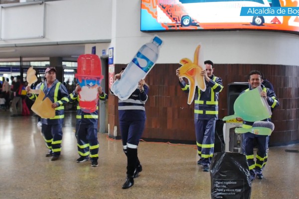 El llamado a reciclar en la Terminal de Transportes de Salitre