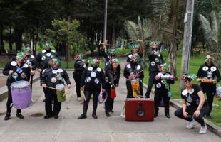 Grupo cultural en el lanzamiento de la Campaña #QueNoSeVuelvaPaisaje en el Parque Nacional.