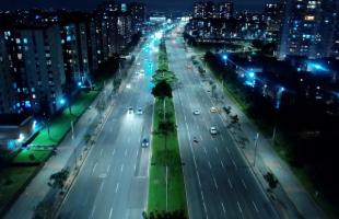 Fotografía aérea de la Avenida Boyacá con Calle 158. En este corredor vial instalamos 4.978 nuevas luminarias led, actualizando así el sistema de alumbrado público de este corredor vial que desde 1998 contaba con bombillas en sodio.