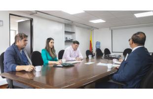 Helmuth Gallego, presidente de Biogás Colombia, junto a Juan Carlos López, director de la UAESP. 