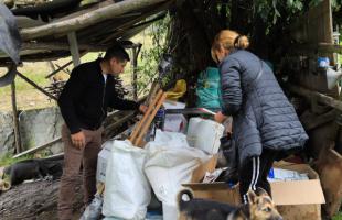 Fertilizantes, palas y plántulas fueron algunos de los insumos que se entregaron a los agricultores.