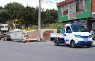 Ciudadanos dejan sus residuos de construcción en los Ecopuntos de la ciudad.