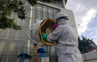 Con potente turbina sigue la desinfección del espacio público