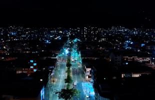 Imagen aérea del nuevo alumbrado público de la Avenida Chile con Carrera 21 en la localidad de Barrios Unidos.