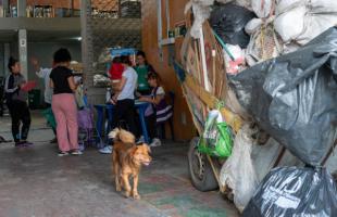 Recicladores dentro del CTAS Los Mártires 