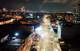 Imagen aérea del nuevo alumbrado público led instalado en la Carrera 24 con Calle 49.