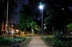 Imagen del nuevo alumbrado público led en el sector del Parkway.