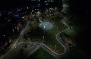 Imagen aérea del Parque Ecológico Cantarrana. Tras la modernización del alumbrado público, este espacio ambiental, recreativo y deportivo pasó de tener 100 puntos de iluminación, a 163 luminarias tecnología led con postes metálicos más altos. Este parque se revitaliza.