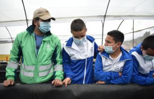 Estudiantes de Ciudad Bolívar aprenden a aprovechar residuos orgánicos