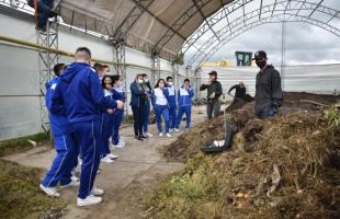 Estudiantes de Ciudad Bolívar aprenden a aprovechar residuos orgánicos