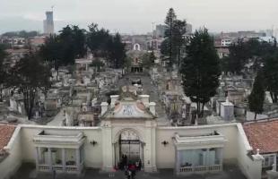 Fachada Cementerio Central 