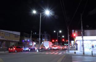 Imagen en la Carrera 27 con Calle Quinta y la nueva iluminación pública en tecnología led.