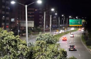 Línea para reportar fallas. Imágenes de ciudad .