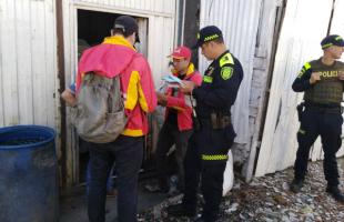 La alcaldía local y la policía sellaron 5 bodegas de reciclaje por no cumplir las normas.